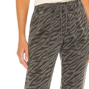 Bella Dahl pocket jogger